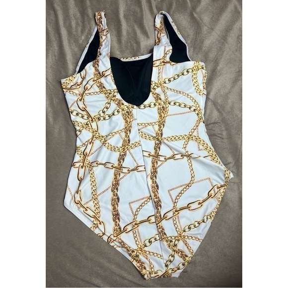 Cover Girl White Gold Chain Print Scoop One Piece Swimsuit Curvy Plus Size 16 1X - Picture 6 of 9